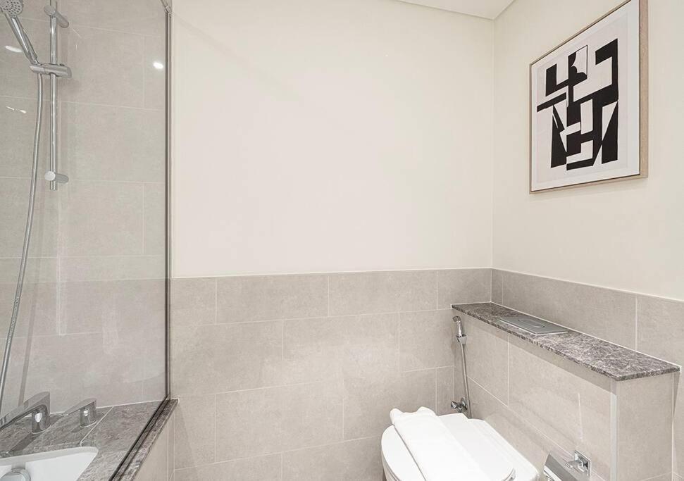 Апартаменти Downtown Sky High Luxury I And Sea Views I Opp Mall Burj Khalifa Дубай