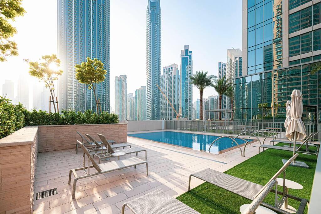 Апартаменти Downtown Sky High Luxury I And Sea Views I Opp Mall Burj Khalifa Дубай