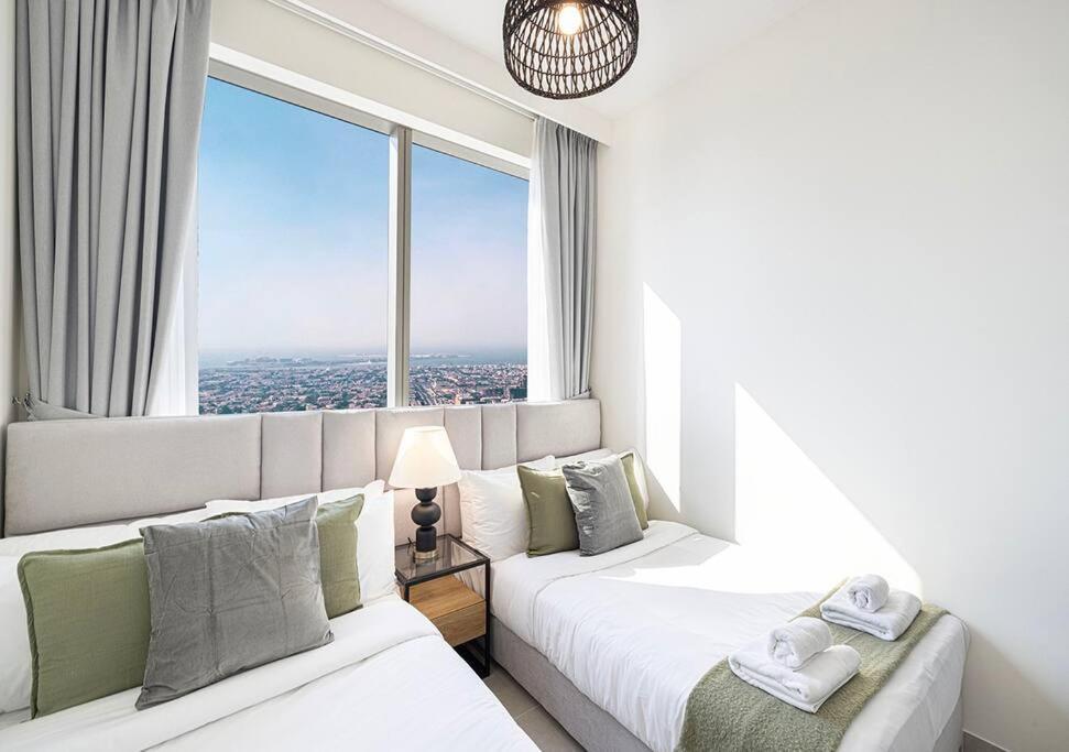 Апартаменти Downtown Sky High Luxury I And Sea Views I Opp Mall Burj Khalifa Дубай