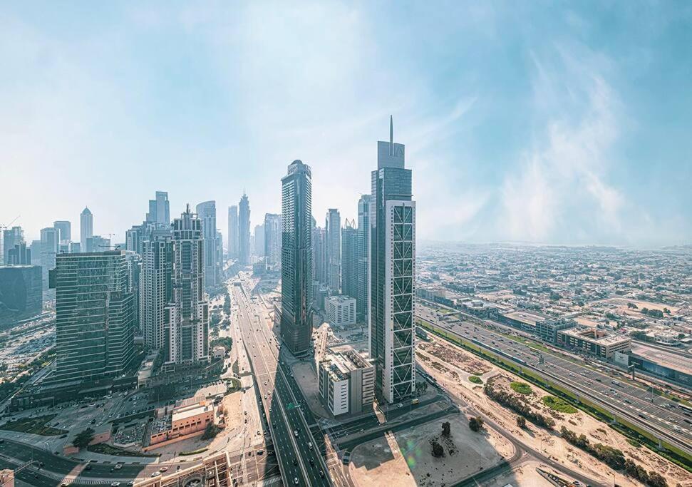 Апартаменти Downtown Sky High Luxury I And Sea Views I Opp Mall Burj Khalifa