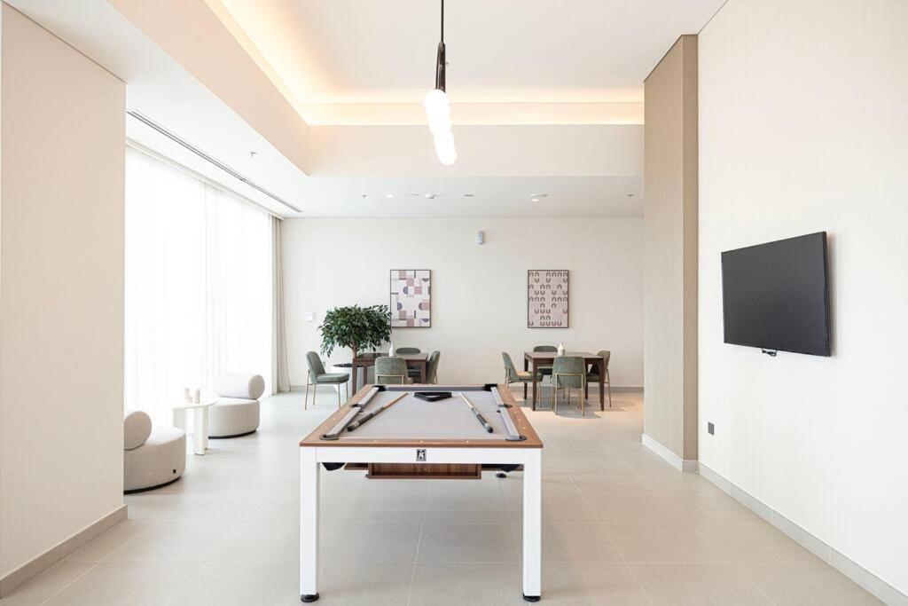 Апартаменти Downtown Sky High Luxury I And Sea Views I Opp Mall Burj Khalifa Дубай