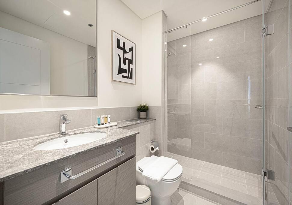 Downtown Sky High Luxury I And Sea Views I Opp Mall Burj Khalifa Дубай