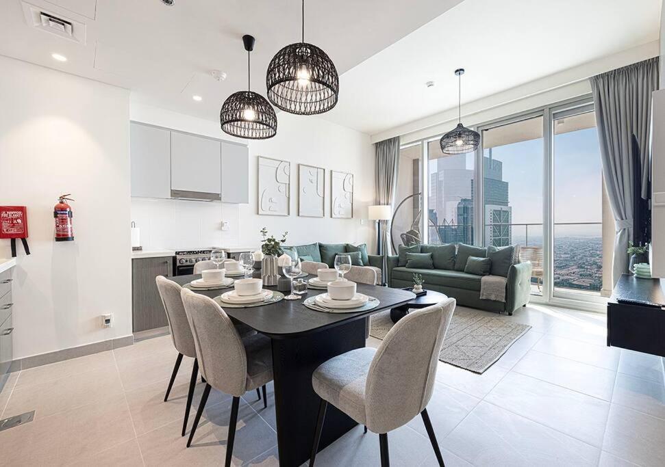 Downtown Sky High Luxury I And Sea Views I Opp Mall Burj Khalifa Дубай