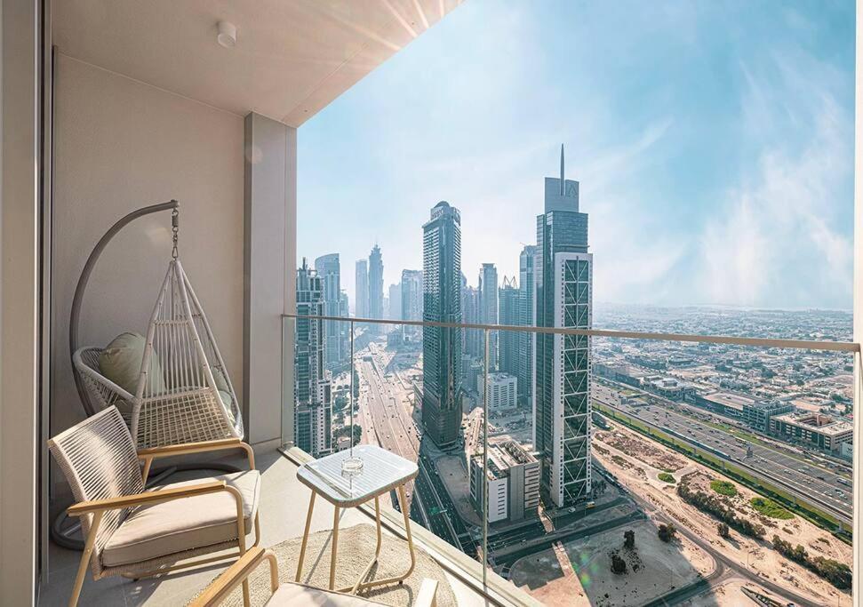 Апартаменти Downtown Sky High Luxury I And Sea Views I Opp Mall Burj Khalifa