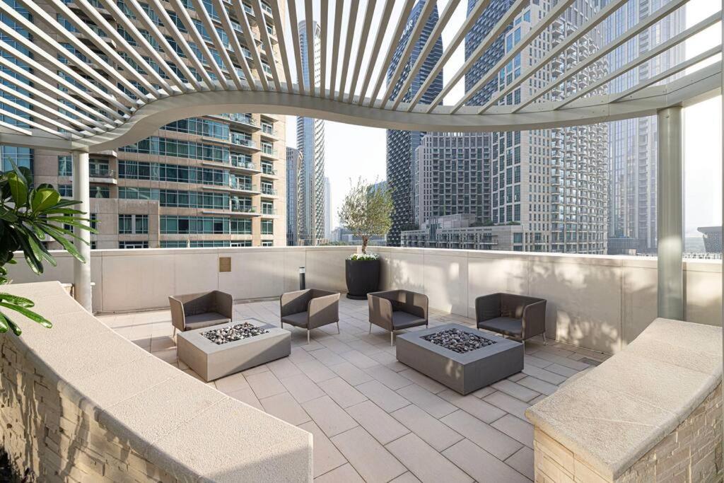 Downtown Sky High Luxury I And Sea Views I Opp Mall Burj Khalifa Дубай
