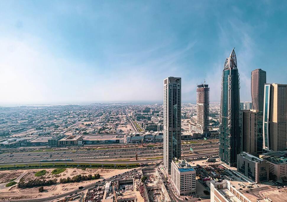 Downtown Sky High Luxury I And Sea Views I Opp Mall Burj Khalifa Дубай